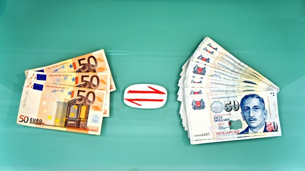 Exchanging Euros to Singapore Dollars
